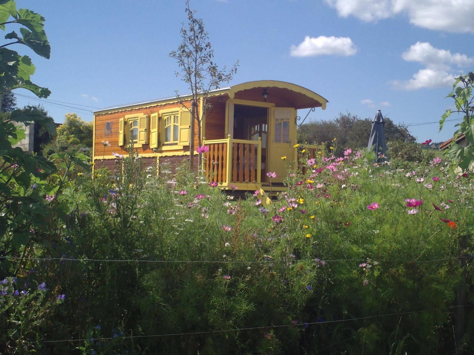 Saint-Julien-d'Ance Les Roulottes De La Ferme Des Chanaux מראה חיצוני תמונה